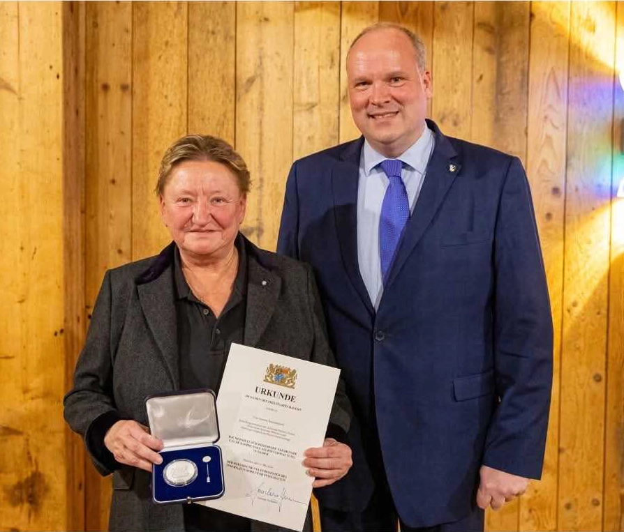 Ehrungen und Verdienstmedaillen_Susanna_Tausendfreund